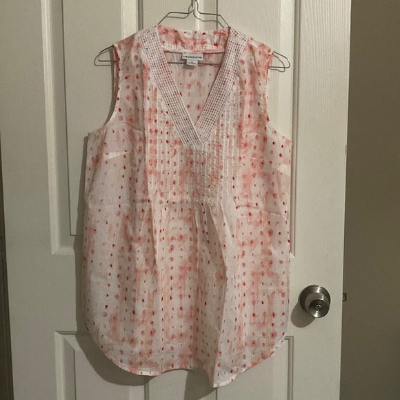 Liz Claiborne Tops - Liz Claiborne sleeveless Size Medium blouse net lace around neck 100% cotton.